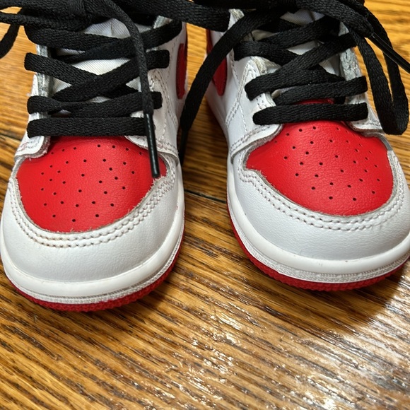 Nike Air Jordan 1 Retro High OG. White/Black/University Red.  Size 7 C. - Picture 2 of 9